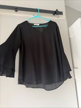 Zenana Outfitters Black Layered Ruffle-Sleeve V-Neck Blouse